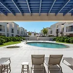 Apartman Host Wise - Luxurious & Premium Flat - Pool & Gym *