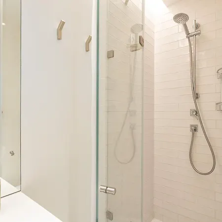 Host Wise - Luxurious & Premium Flat - Pool & Gym Appartement