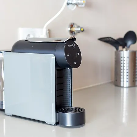 Host Wise - Luxurious & Premium Flat - Pool & Gym